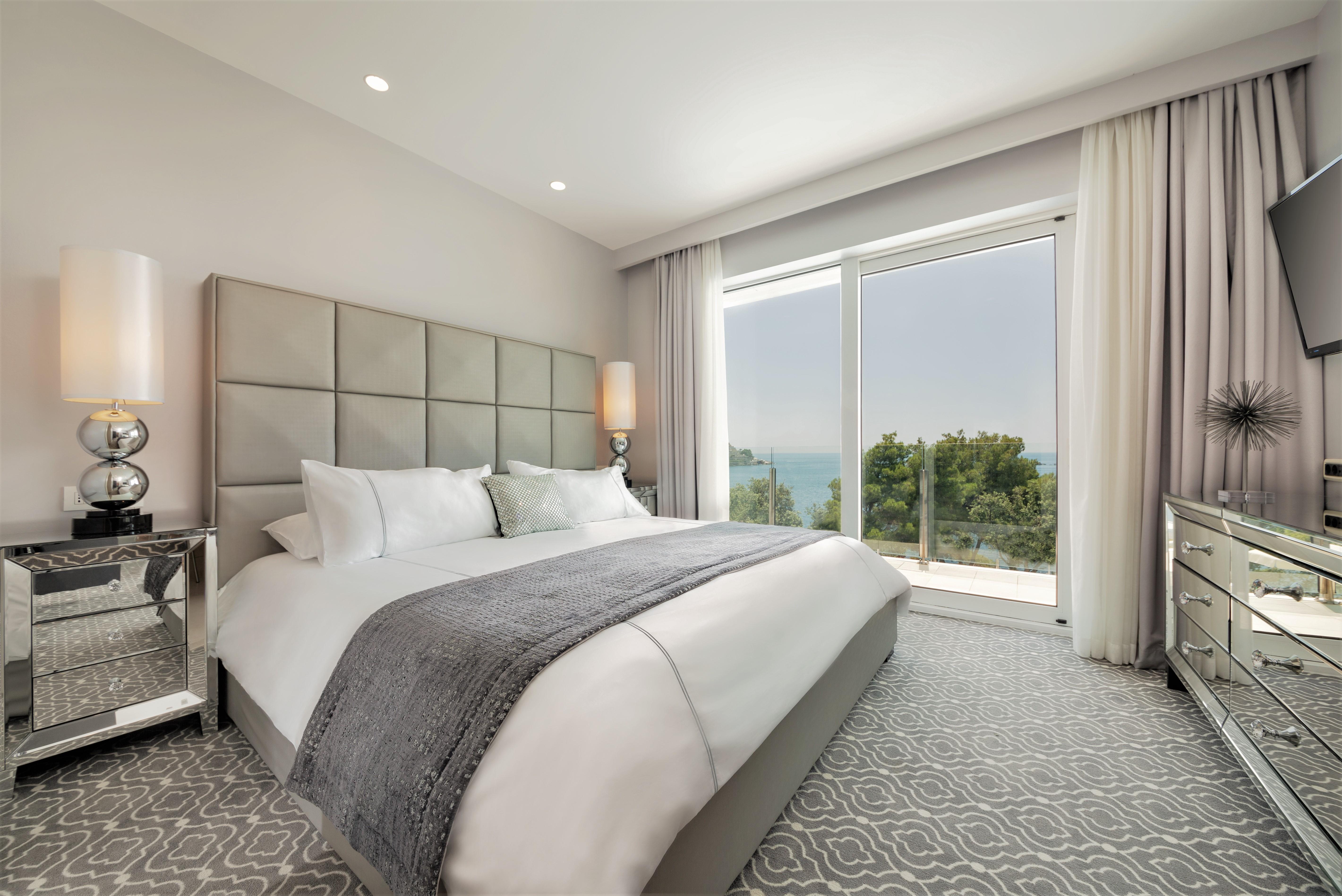 Royal Palm Hotel Dubrovnik Exterior photo A bedroom at the hotel