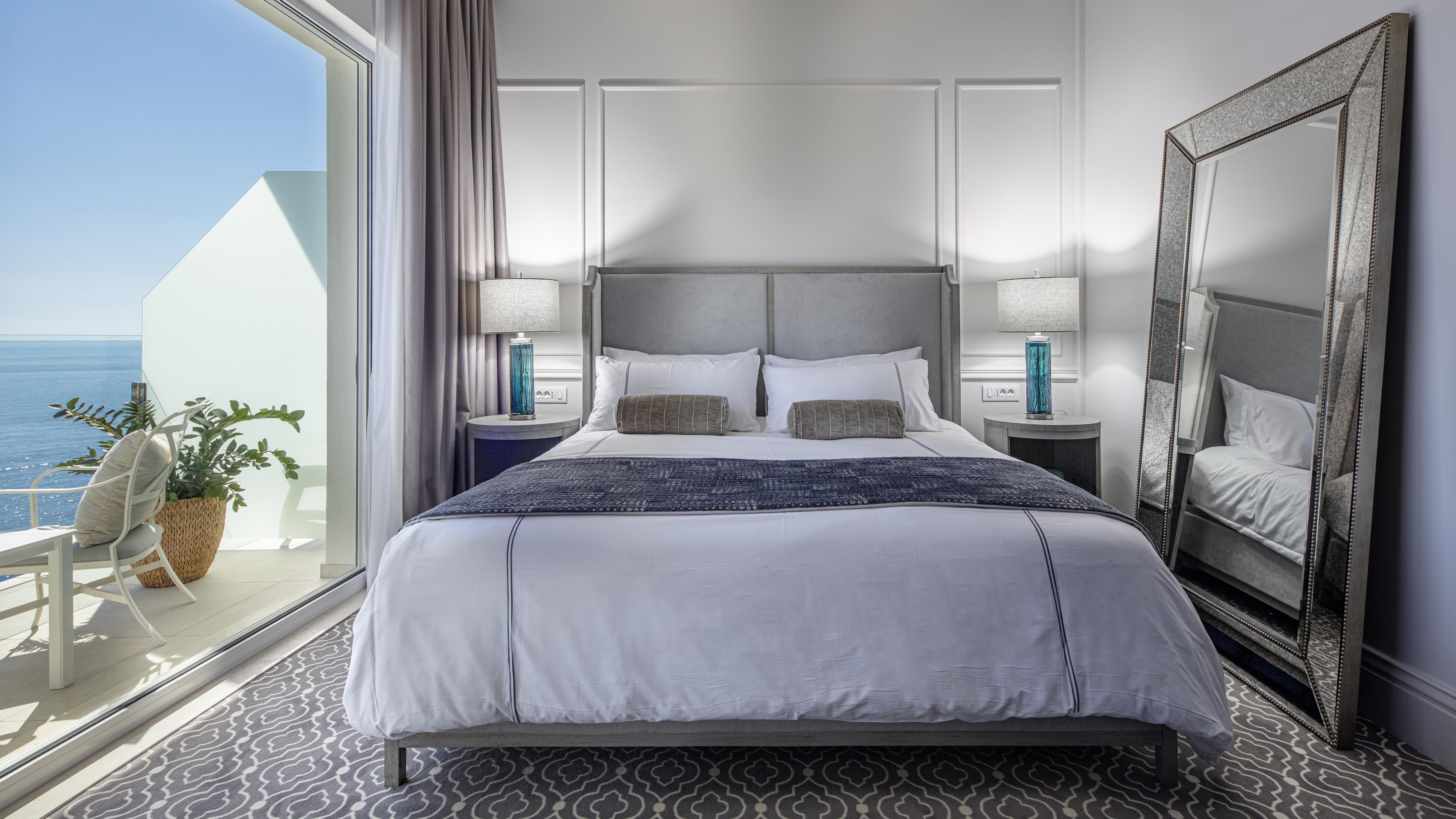 Royal Palm Hotel Dubrovnik Exterior photo A bedroom at the Atlantis Paradise Island