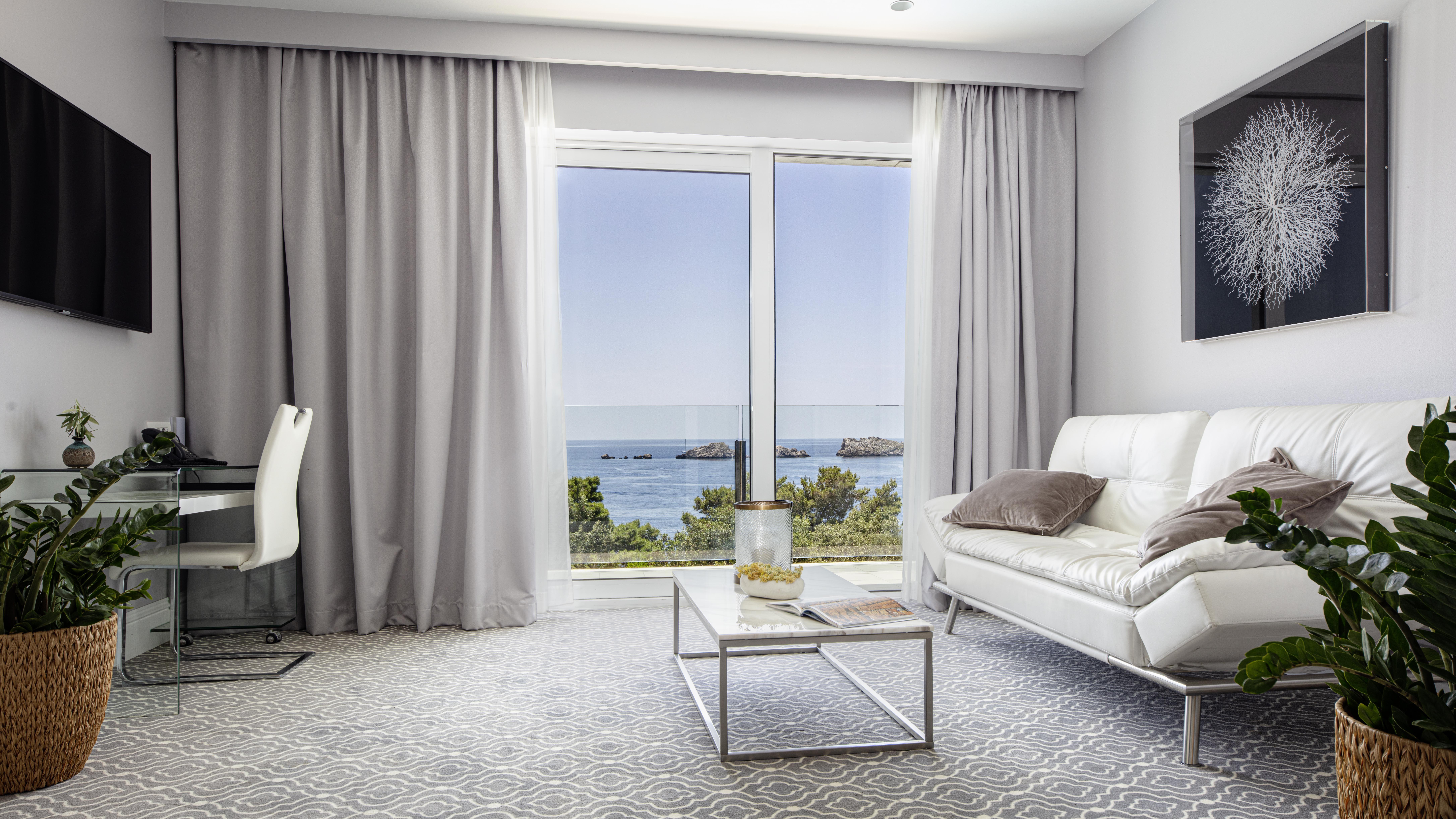 Royal Palm Hotel Dubrovnik Exterior photo A living room with a view of the sea