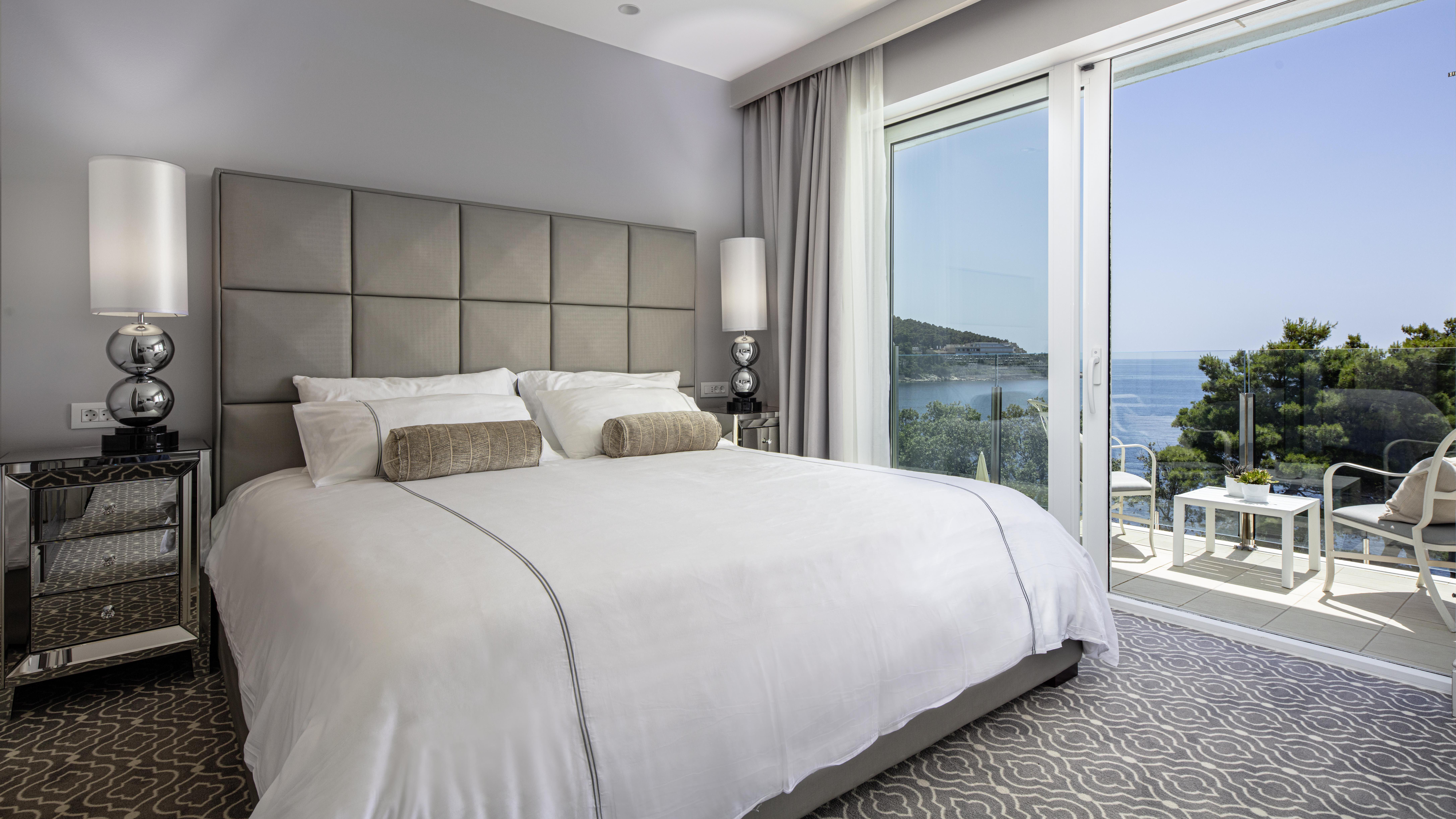 Royal Palm Hotel Dubrovnik Exterior photo A bedroom at the hotel