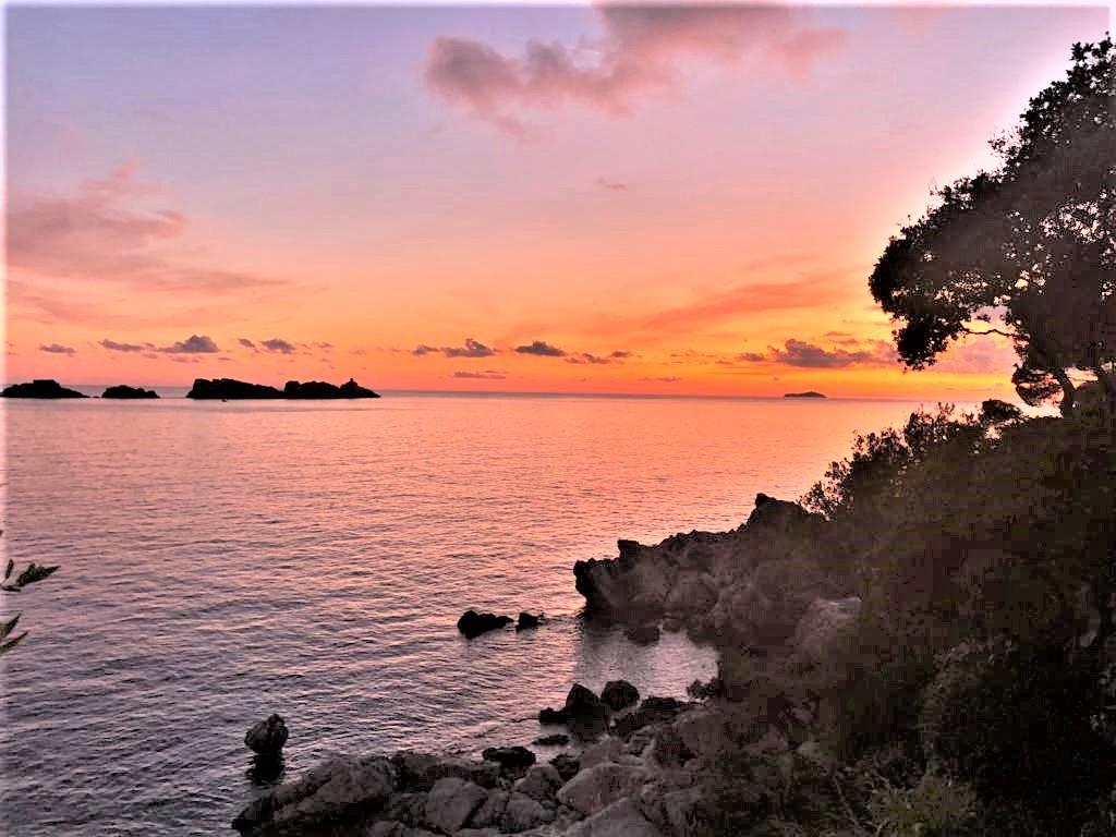 Royal Palm Hotel Dubrovnik Exterior photo Sunset at the coast of the island