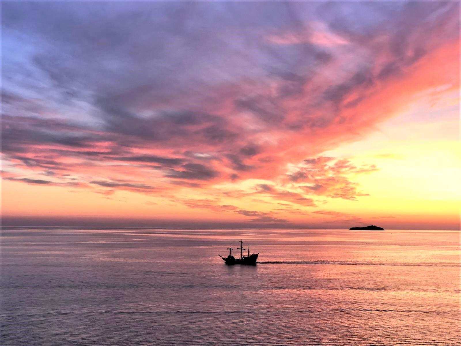 Royal Palm Hotel Dubrovnik Exterior photo Sunset at the Gulf of Batabano