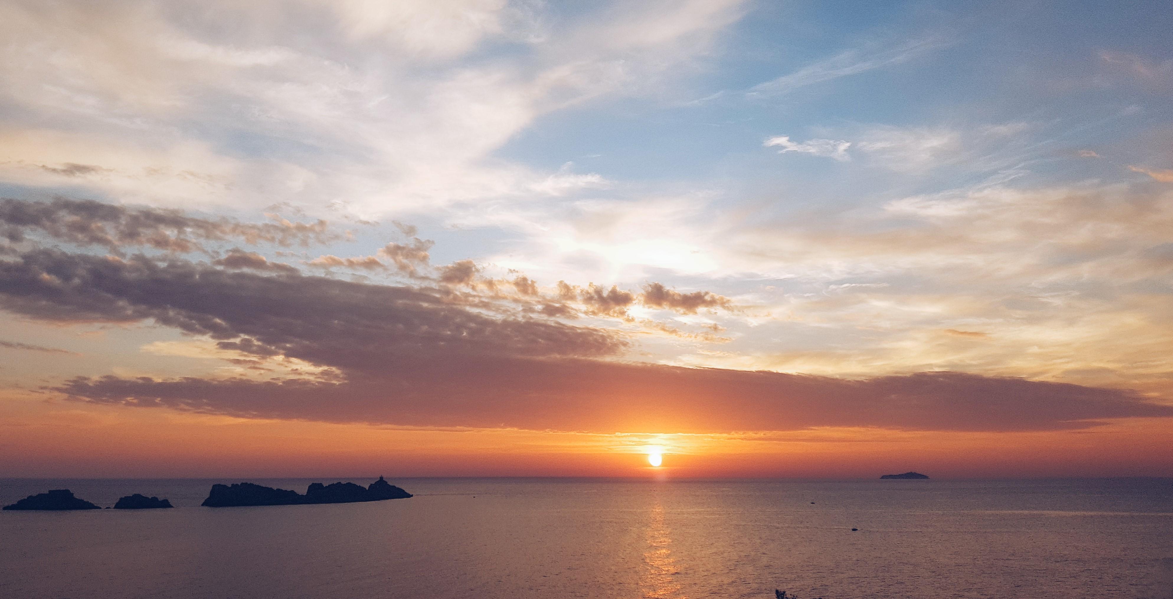 Royal Palm Hotel Dubrovnik Exterior photo Sunset over the Gulf of Naples
