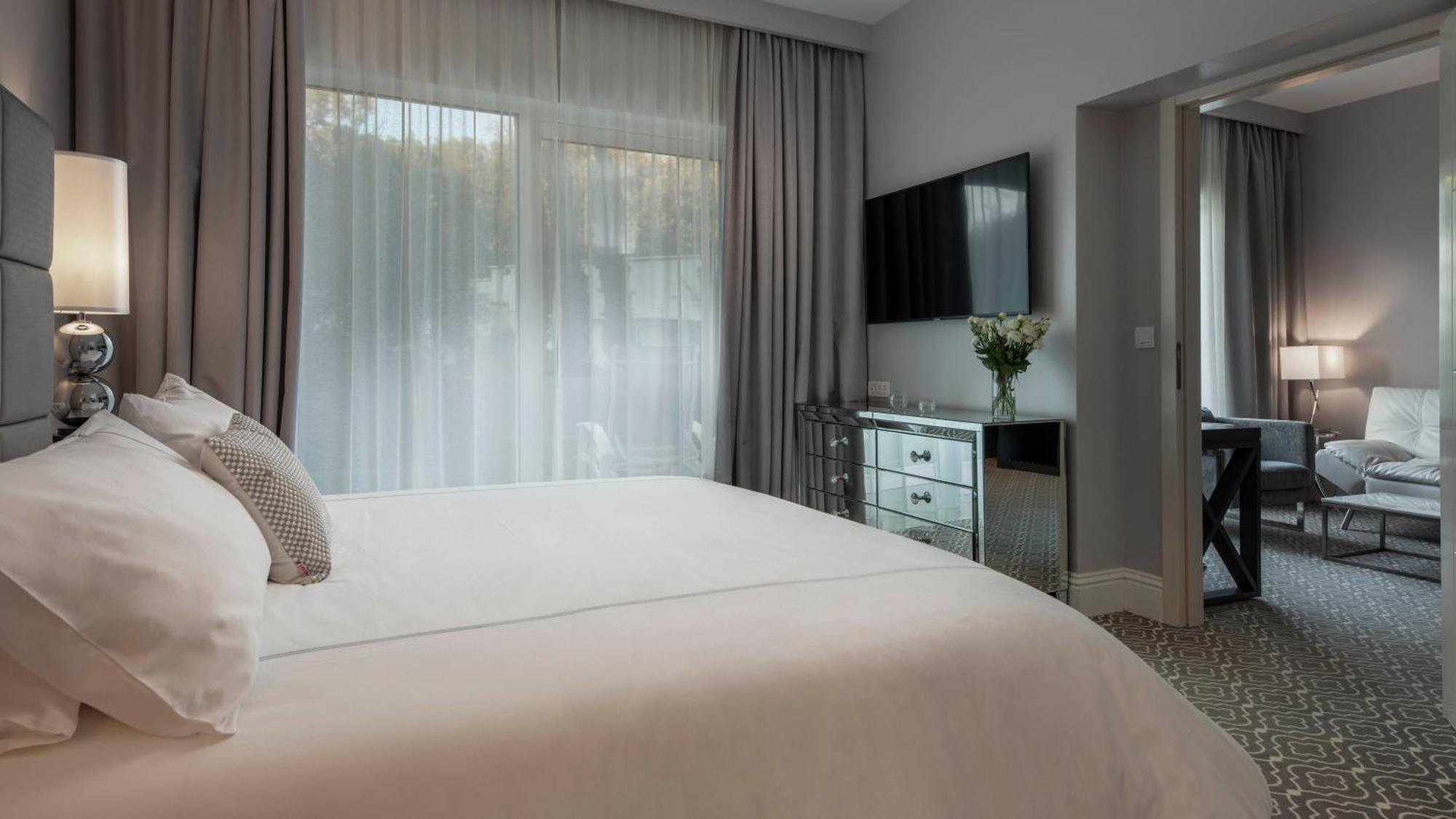 Royal Palm Hotel Dubrovnik Exterior photo A bedroom at the hotel