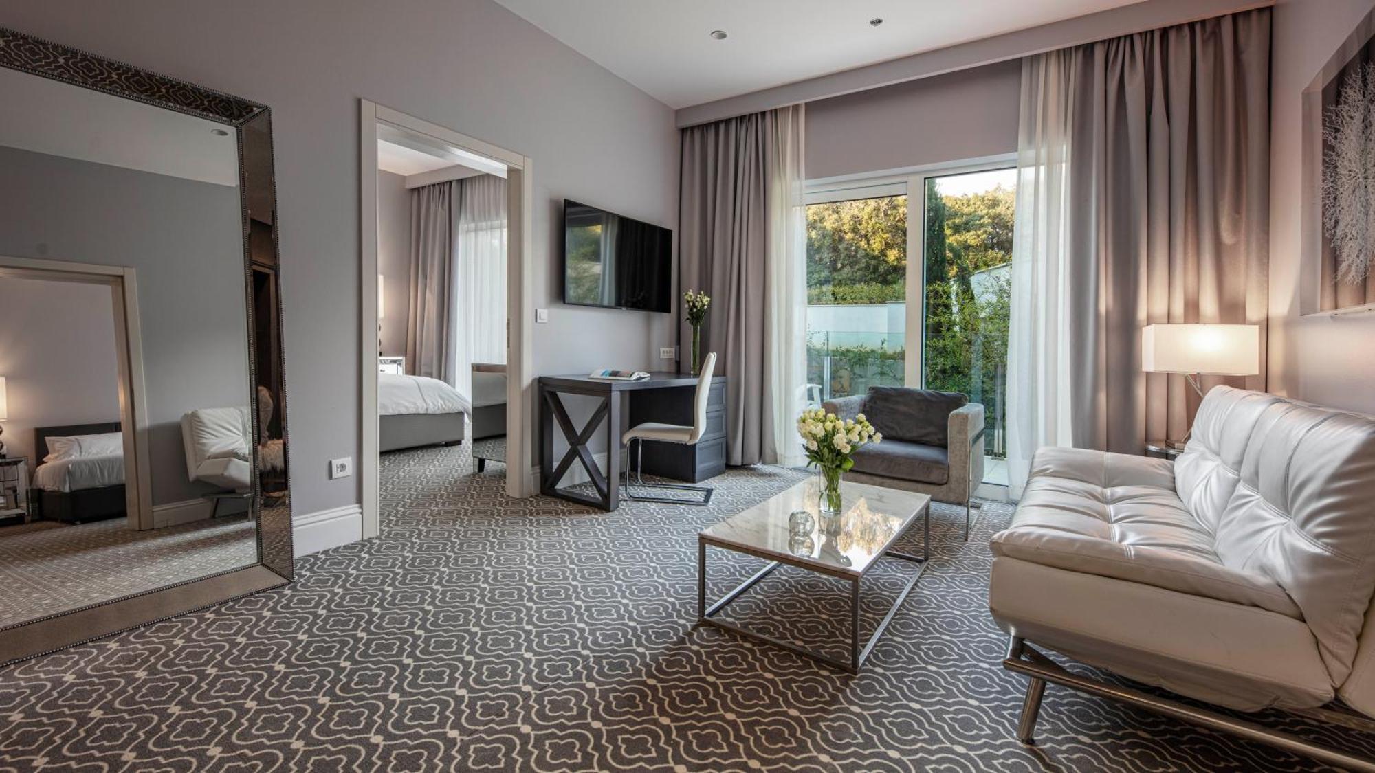 Royal Palm Hotel Dubrovnik Exterior photo Suite