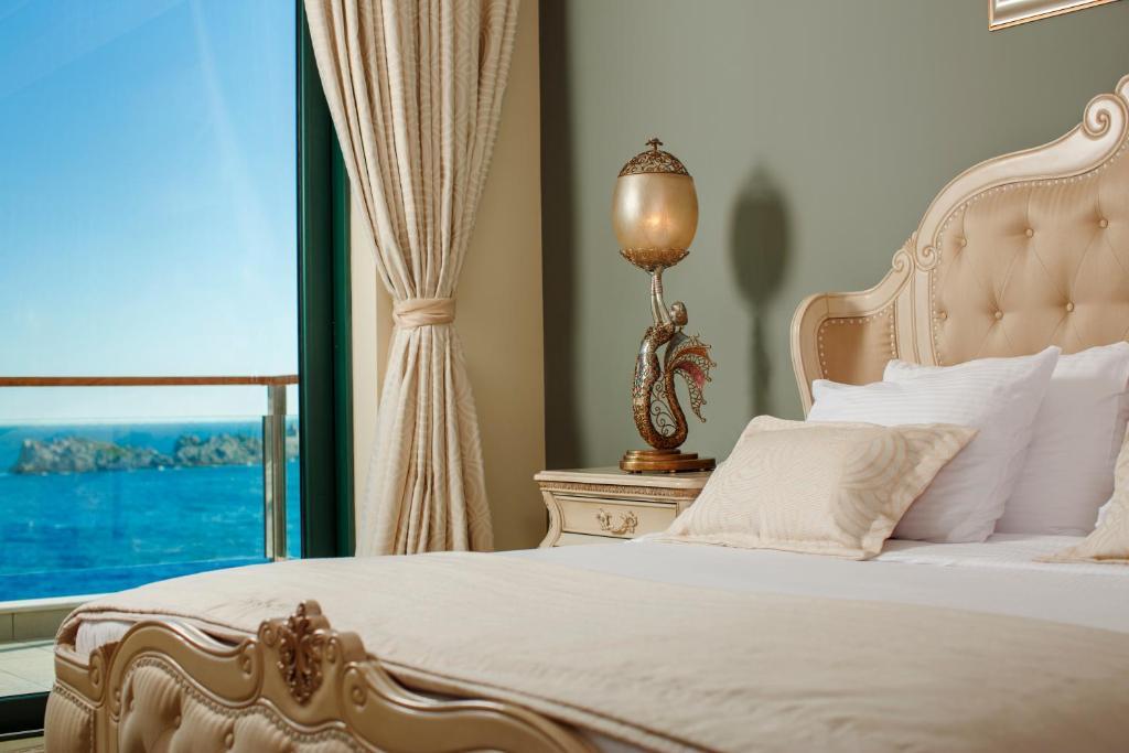 Royal Palm Hotel Dubrovnik Exterior photo A bedroom at the hotel